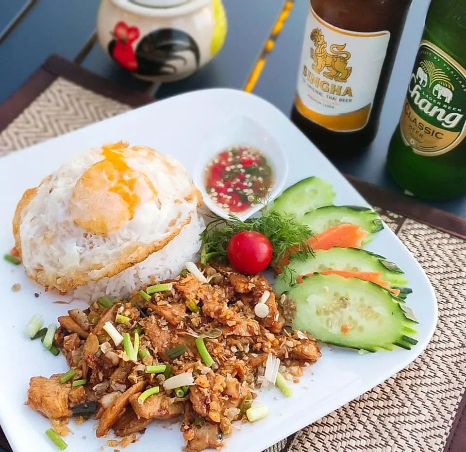 ผัดกระทียมพริกไทย Pad Kra Tiem Prik Thaï